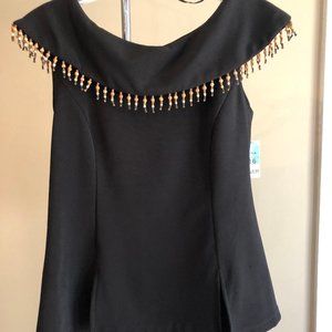 Another Thyme cute top w/flattering portrait neck.